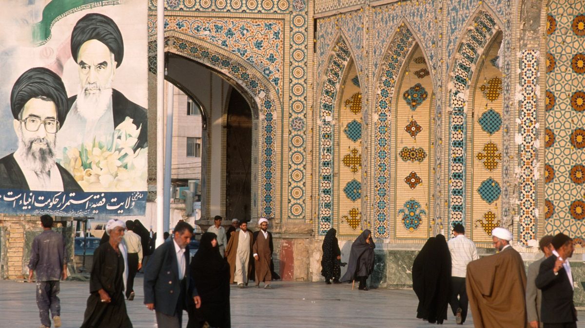 Svaté město s bující prostitucí. Jak se uzavírají dočasné sňatky v Mašhadu